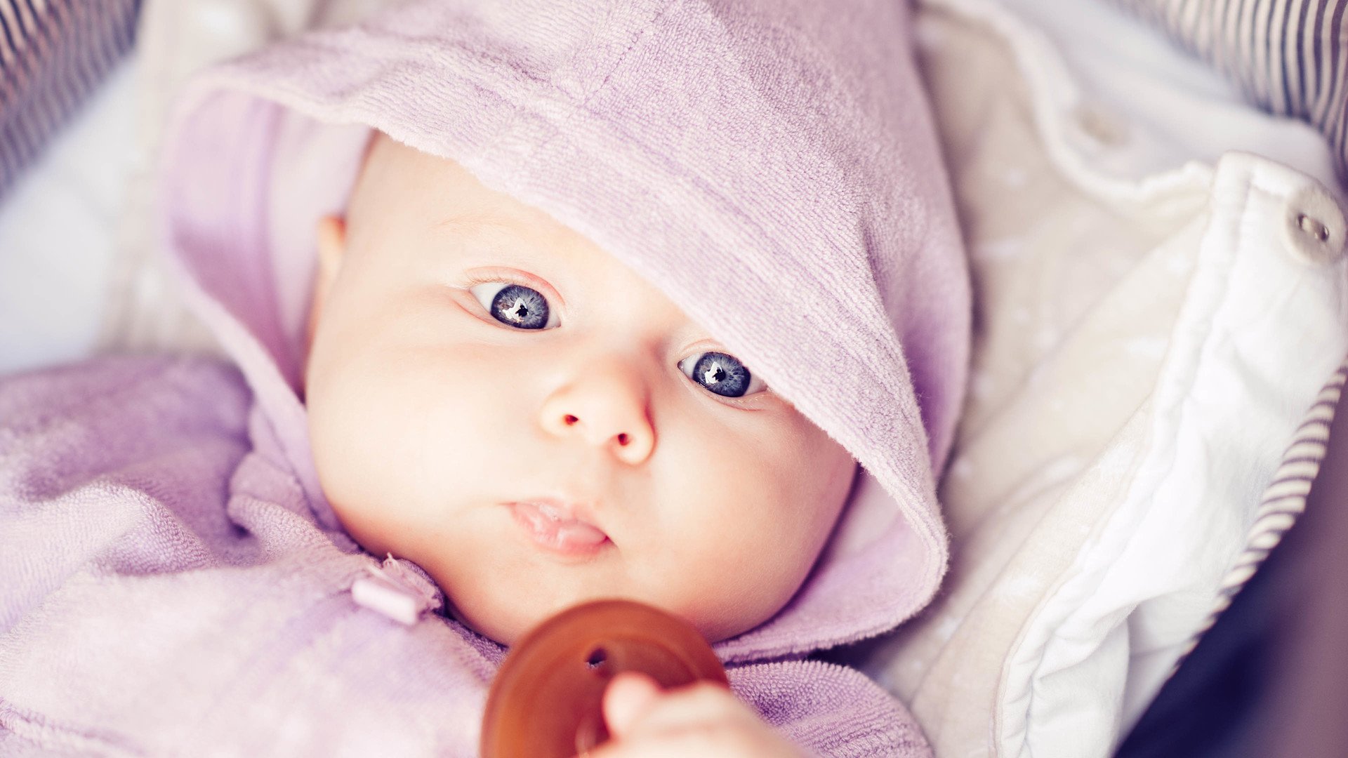 莆田借卵试管捐卵女孩孕早期为宝宝的明亮眼镜而奋斗